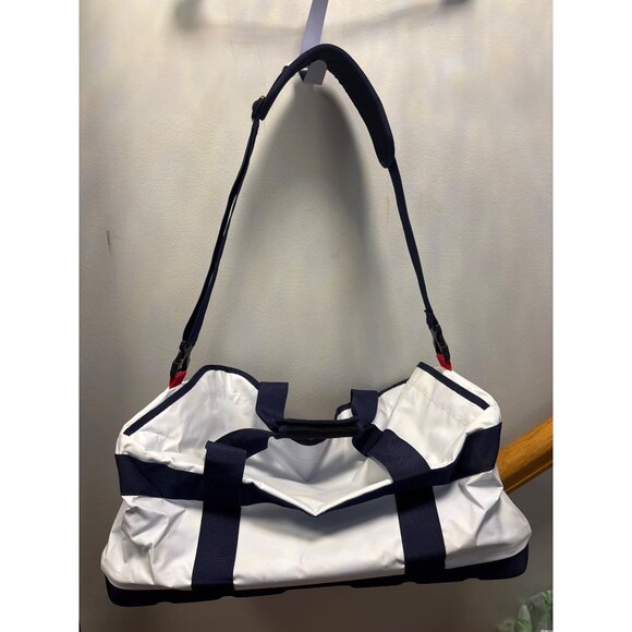 Field & Stream White & Navy Blue Duffel Bag With Shoulder Strap - Picture 6 of 10